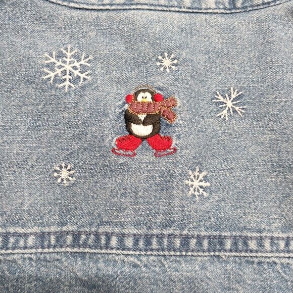 Womens Button Up Denim Shirt Sz M Blue Embroidered Penguins Snowflakes Shacket - Picture 8 of 14